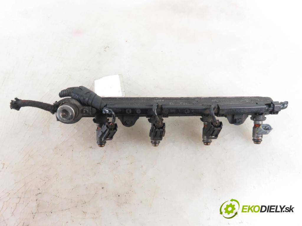 SEAT LEON (1M1) HB 2001 55,00 1.4 16V - AXP 1390,00 Lišta vstrekovacia 036133319AA ; 036031G ; IWP092 (Vstrekovacie lišty)