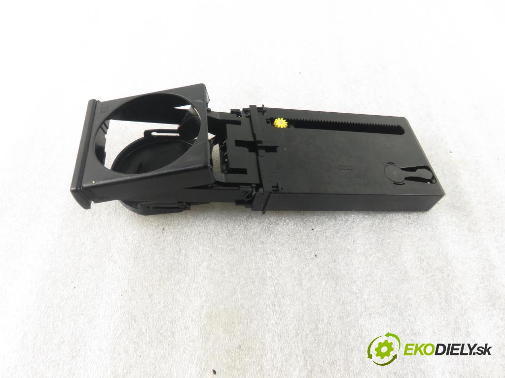 AUDI A3 (8L1) HB 2000 75,00 1.6 - AVU 1595,00 Držiak na nápoje 8L0862534C (Úchyty, držiaky na nápoje)