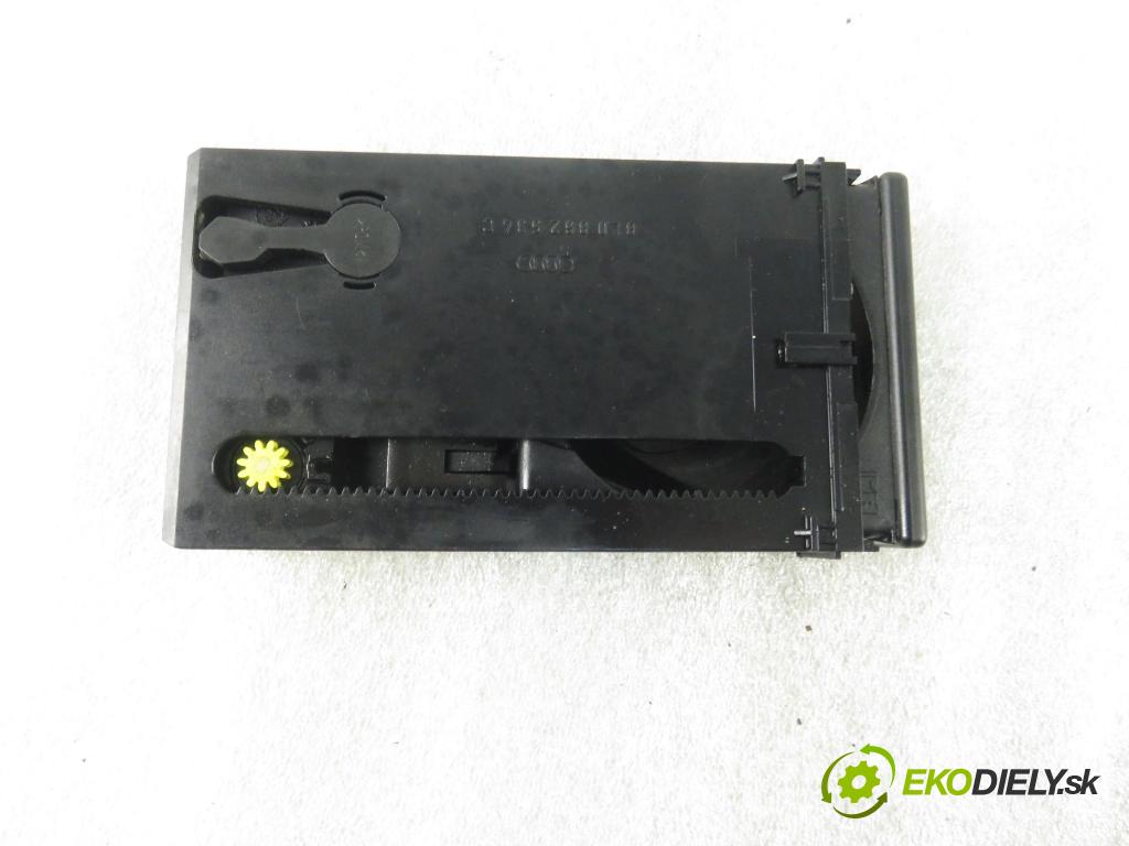 AUDI A3 (8L1) HB 2000 75,00 1.6 - AVU 1595,00 Držiak na nápoje 8L0862534C (Úchyty, držiaky na nápoje)