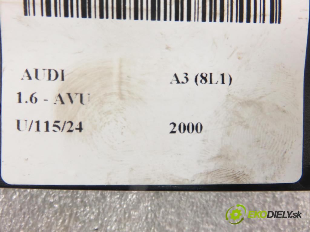 AUDI A3 (8L1) HB 2000 75,00 1.6 - AVU 1595,00 Držiak na nápoje 8L0862534C (Úchyty, držiaky na nápoje)