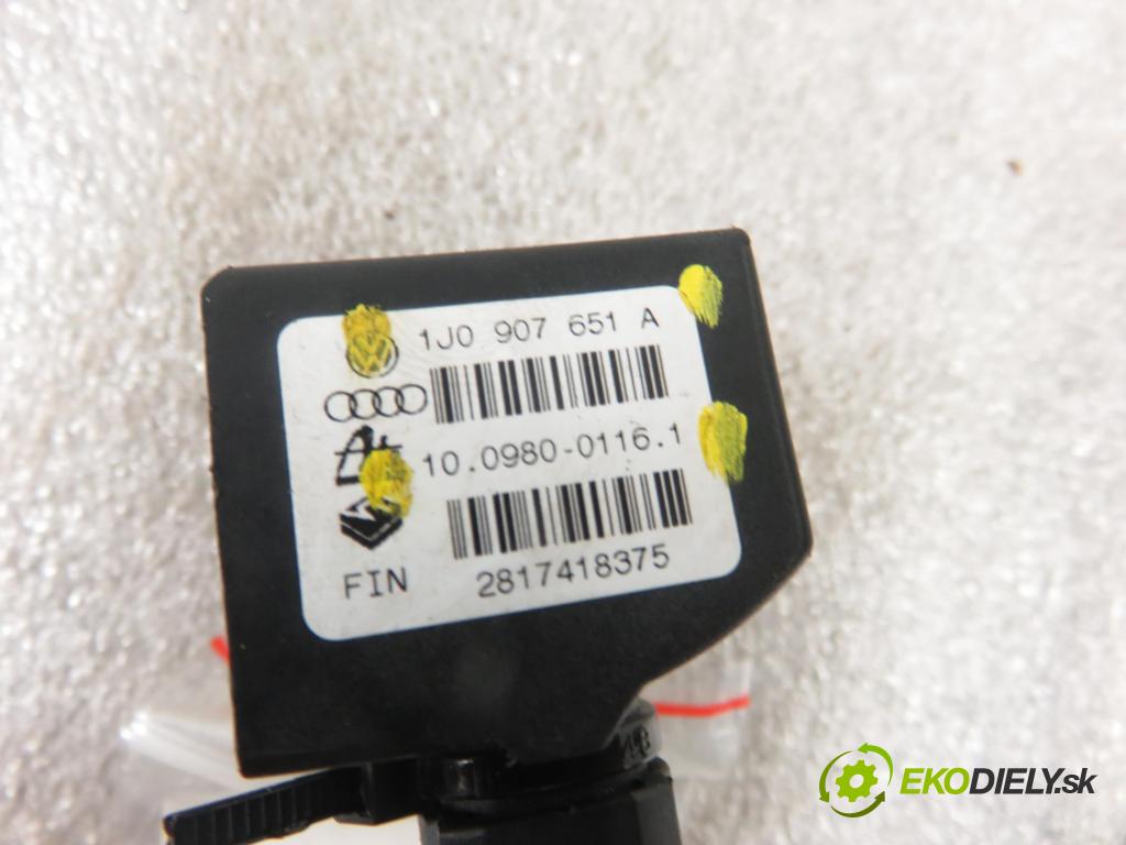 AUDI A3 (8L1) HB 2000 75,00 1.6 - AVU 1595,00 snímač ESP 1J0907651A ; 10098001161