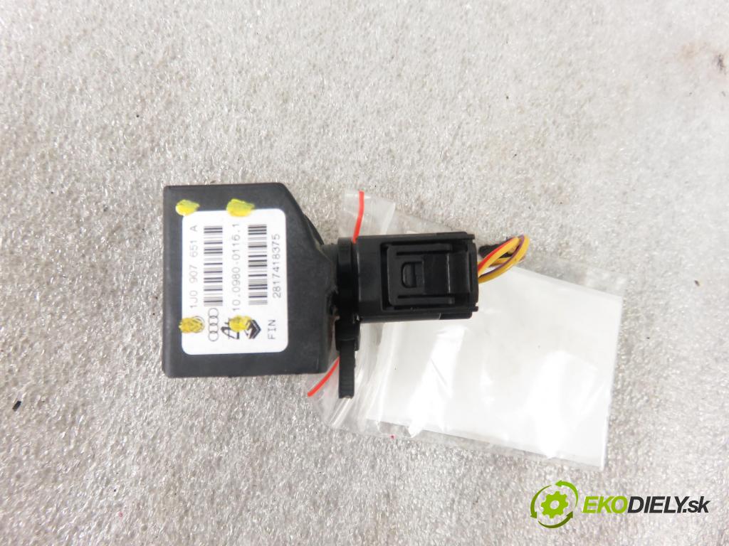 AUDI A3 (8L1) HB 2000 75,00 1.6 - AVU 1595,00 snímač ESP 1J0907651A ; 10098001161