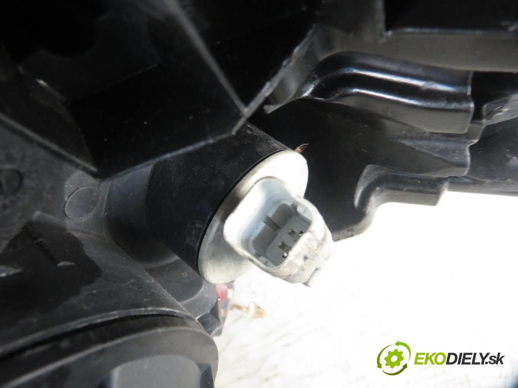 RENAULT LAGUNA II Grandtour (KG0/1_) KOMBI 2002 74,00 1.9 dCi 107 - F9Q 754 1870,00 Svetlo LP 8200163323