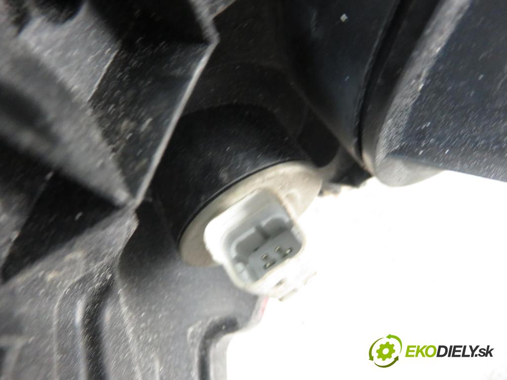 RENAULT LAGUNA II Grandtour (KG0/1_) KOMBI 2002 74,00 1.9 dCi 107 - F9Q 754 1870,00 Svetlo PP 8200163324
