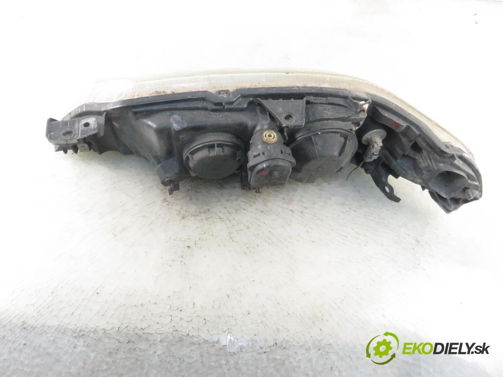 RENAULT LAGUNA II Grandtour (KG0/1_) KOMBI 2002 74,00 1.9 dCi 107 - F9Q 754 1870,00 Svetlo PP 8200163324