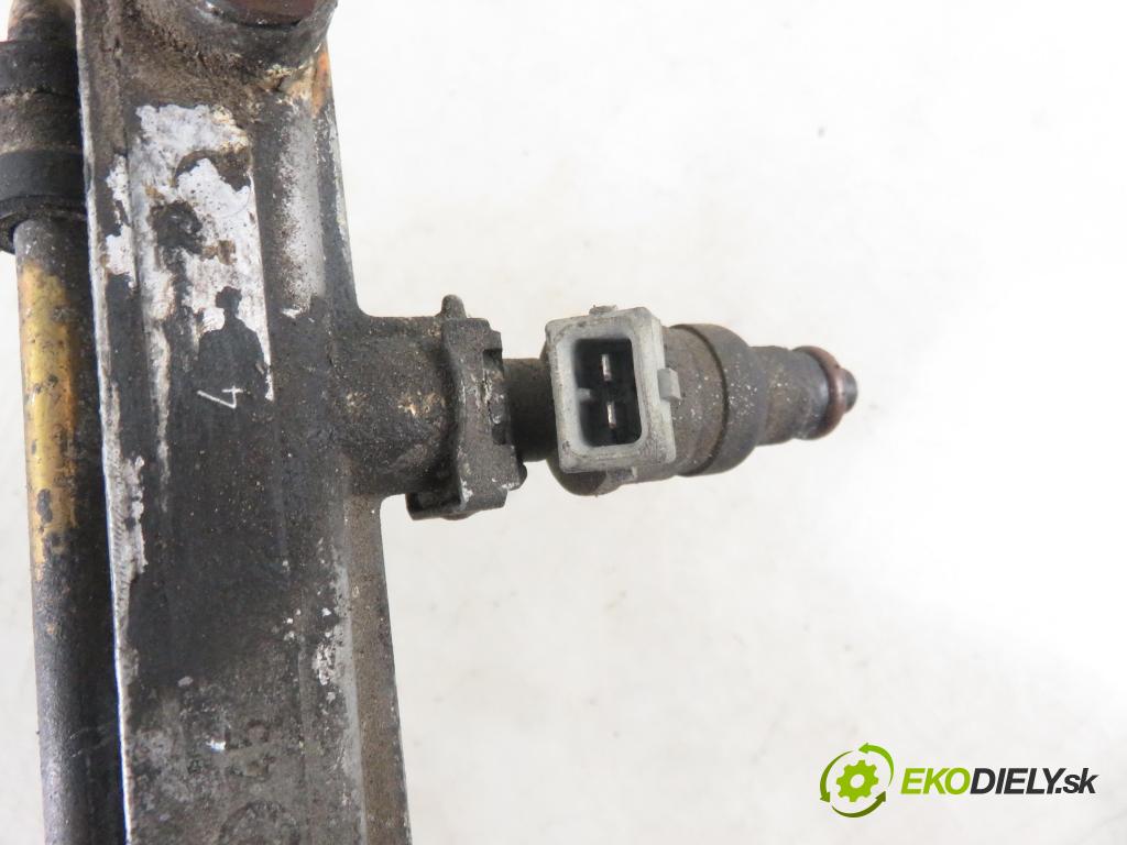 MERCEDES-BENZ KLASA C (W202) SEDAN 1995 90,00 C 180 (202.018) - M 111.920 1799,00 Lišta vstrekovacia 0000787423 (Vstrekovacie lišty)