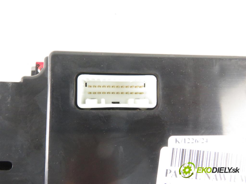 LAND ROVER RANGE ROVER SPORT (L320) SUV 2007 140,00 2.7 TDV6 4x4 190 - 276DT (PSA) 2720,00 Panel kúrenia KLIMATRONIK JFC500930