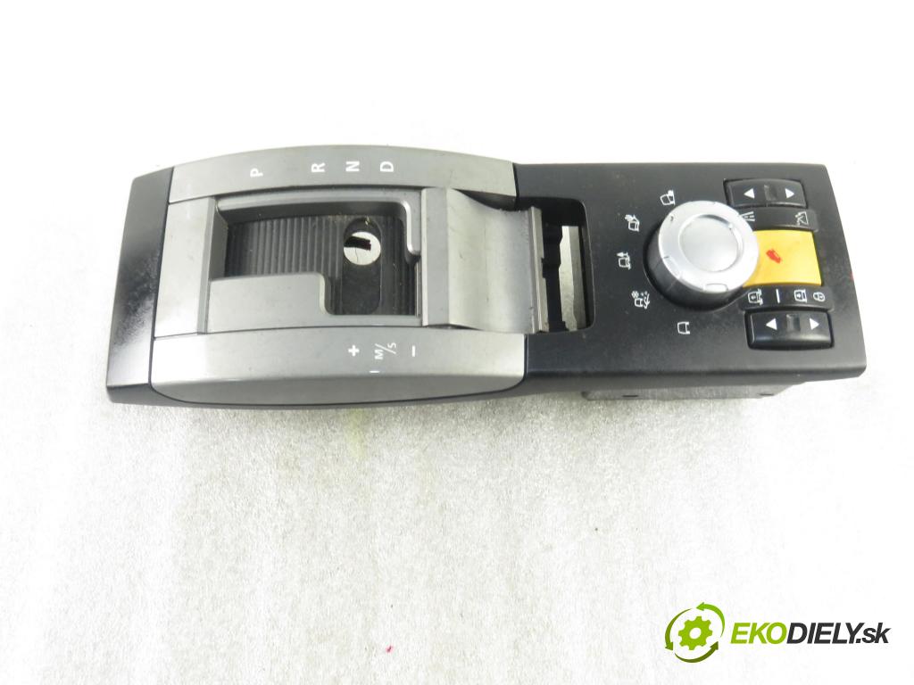LAND ROVER RANGE ROVER SPORT (L320) SUV 2007 140,00 2.7 TDV6 4x4 190 - 276DT (PSA) 2720,00 palubná doska YUD501770