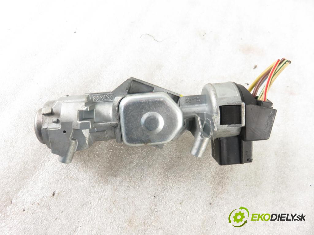 LAND ROVER RANGE ROVER SPORT (L320) SUV 2007 140,00 2.7 TDV6 4x4 190 - 276DT (PSA) 2720,00 spinačka 3M513F880AC (Spínacie skrinky a kľúče)