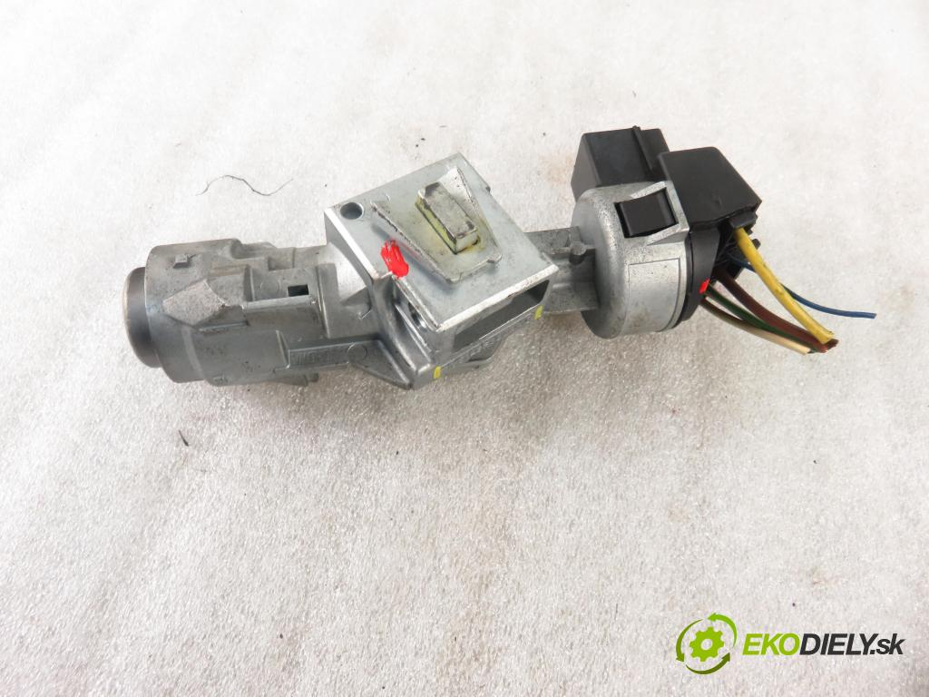 LAND ROVER RANGE ROVER SPORT (L320) SUV 2007 140,00 2.7 TDV6 4x4 190 - 276DT (PSA) 2720,00 spinačka 3M513F880AC (Spínacie skrinky a kľúče)