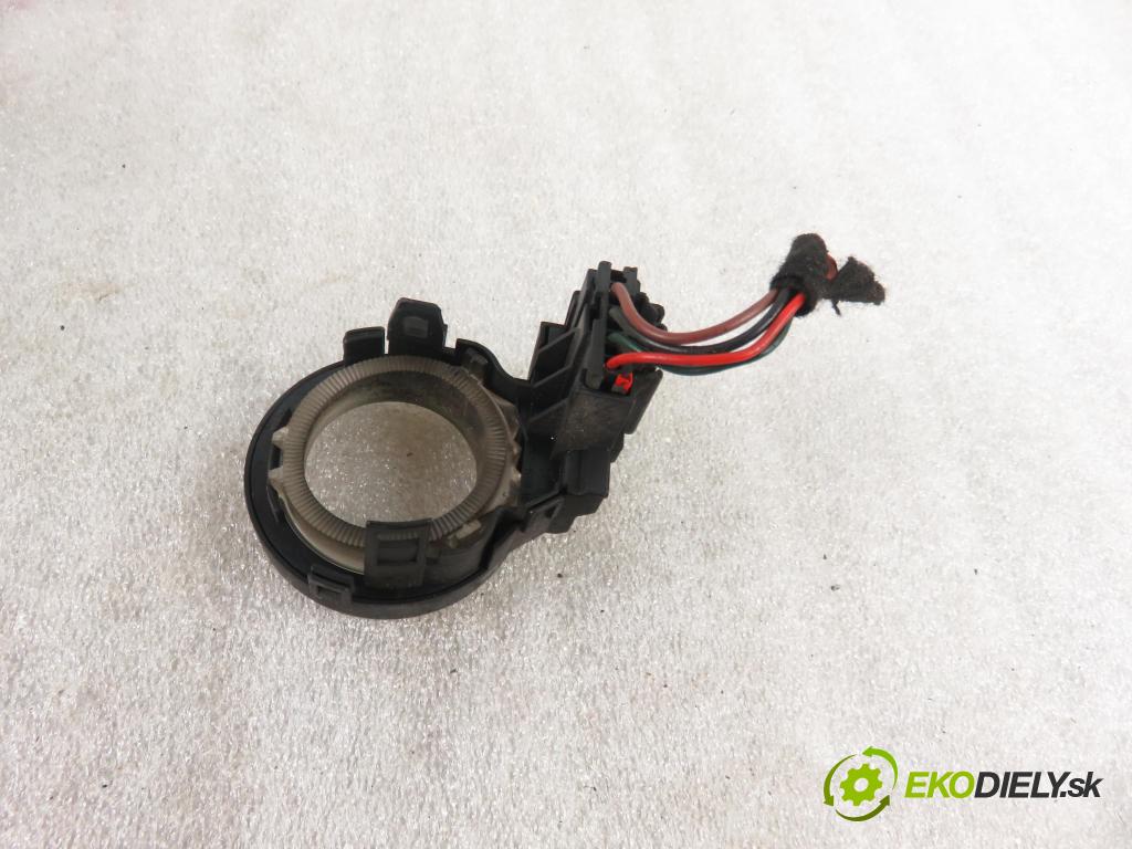 LAND ROVER RANGE ROVER SPORT (L320) SUV 2007 140,00 2.7 TDV6 4x4 190 - 276DT (PSA) 2720,00 spinačka 3M513F880AC (Spínacie skrinky a kľúče)