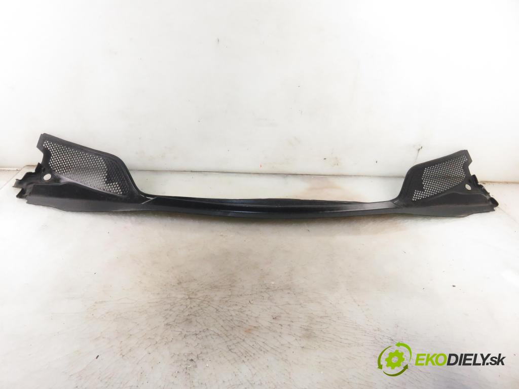 CITROEN C4 I (LC_) HB 2005 66,00 1.6 HDi - 9HX (DV6ATED4) 1560,00 Torpédo, plast pod čelné okno 96467935XT (Torpéda)