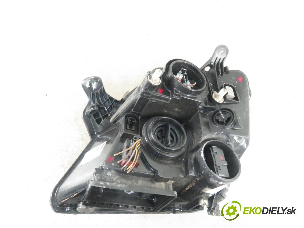 OPEL MERIVA A nadwozie wielkoprzestrzenne (MPV) (X03) MINIVAN 2004 74,00 1.7 CDTI 100 - Z 17 DTH 1686,00 Svetlo PP 93321053