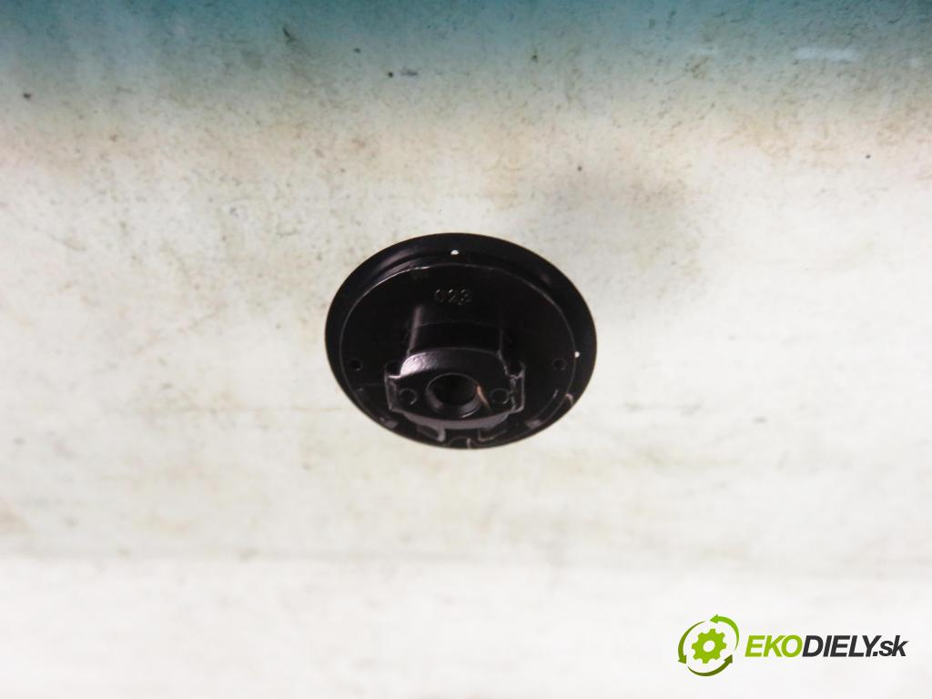 VW GOLF VI (5K1) HB 2012 77,00 1.6 TDI - CAYC 1598,00 Okno čelná