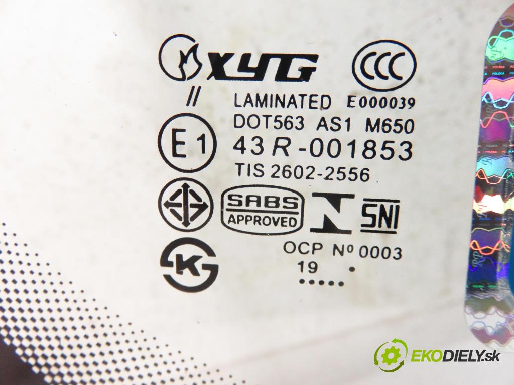 VW GOLF VI (5K1) HB 2012 77,00 1.6 TDI - CAYC 1598,00 Okno čelná