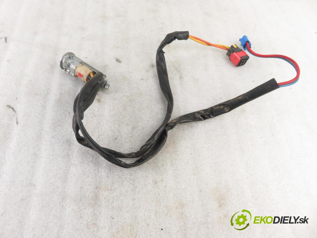 CITROEN BERLINGO / BERLINGO FIRST nadwozie wielkoprzestrzenne (MPV) KOMBIVAN 2000 51,00 1.9 D - WJY (DW8B) 1868,00 spinačka  (Spínacie skrinky a kľúče)