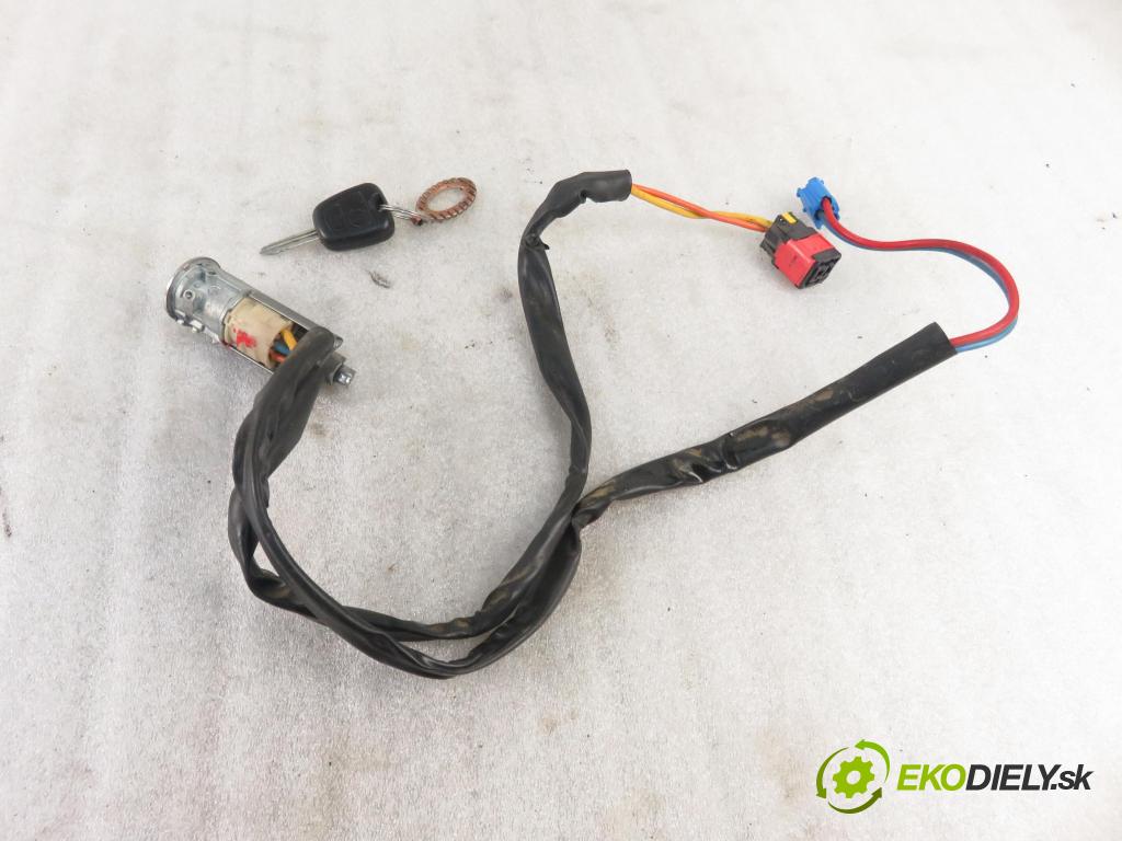 CITROEN BERLINGO / BERLINGO FIRST nadwozie wielkoprzestrzenne (MPV) KOMBIVAN 2000 51,00 1.9 D - WJY (DW8B) 1868,00 spinačka  (Spínacie skrinky a kľúče)