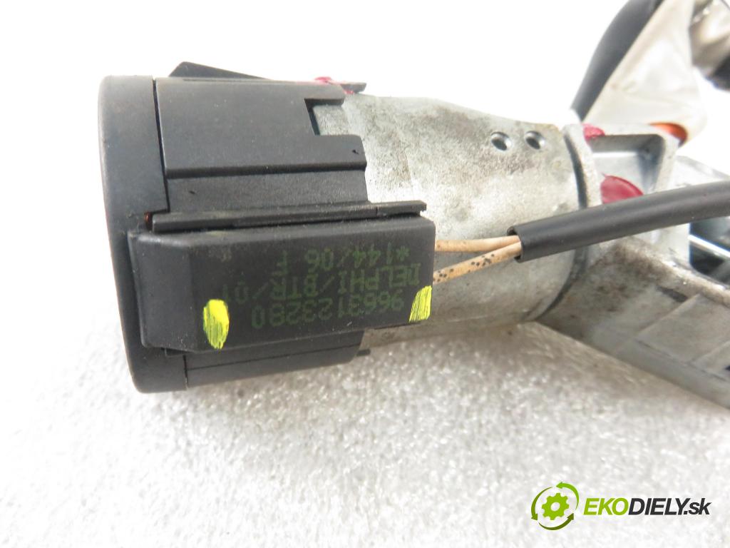 CITROEN BERLINGO / BERLINGO FIRST nadwozie wielkoprzestrzenne (MPV) KOMBIVAN 2006 66,00 1.6 HDI 90 - 9HX (DV6ATED4) 1560,00 spinačka 9663123280 (Spínacie skrinky a kľúče)