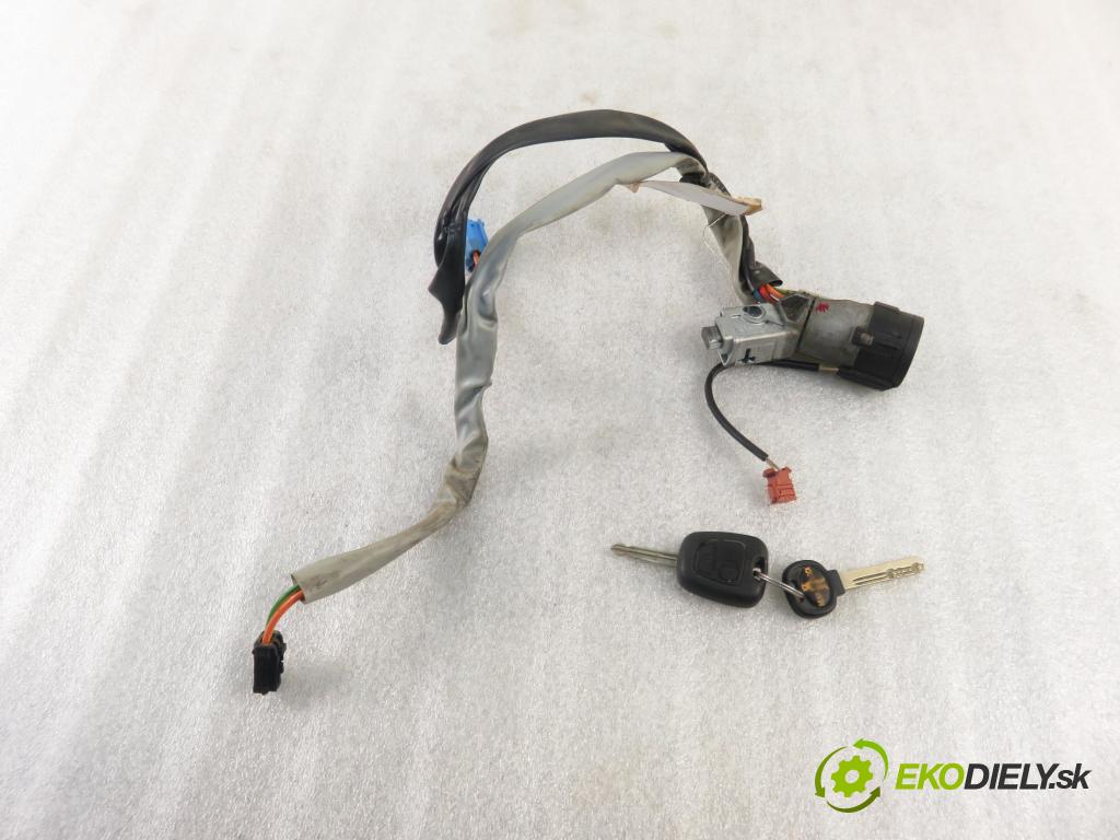 CITROEN BERLINGO / BERLINGO FIRST nadwozie wielkoprzestrzenne (MPV) KOMBIVAN 2006 66,00 1.6 HDI 90 - 9HX (DV6ATED4) 1560,00 spinačka 9663123280 (Spínacie skrinky a kľúče)