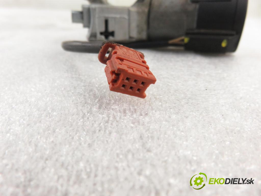 CITROEN BERLINGO / BERLINGO FIRST nadwozie wielkoprzestrzenne (MPV) KOMBIVAN 2006 66,00 1.6 HDI 90 - 9HX (DV6ATED4) 1560,00 spinačka 9663123280 (Spínacie skrinky a kľúče)