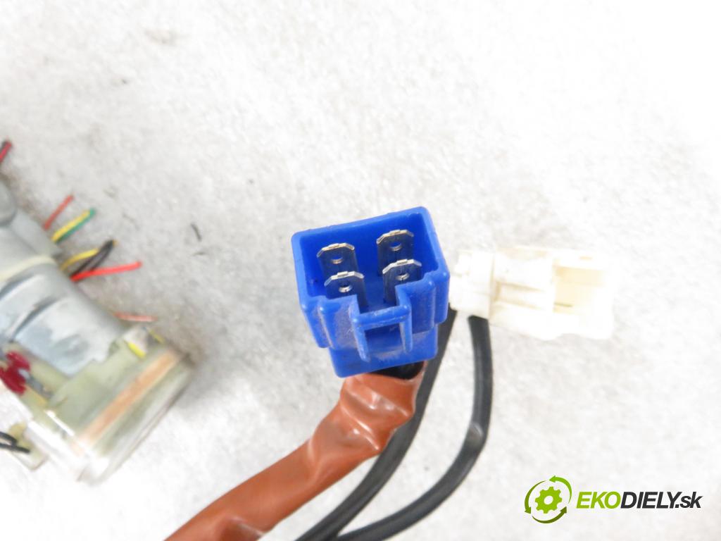 SUBARU IMPREZA kombi (GG) KOMBI 2005 0,00 1.6 AWD - EJ161 1597,00 spinačka 88215AE010 ; X1T25571 ; 88205FE000 (Spínacie skrinky a kľúče)