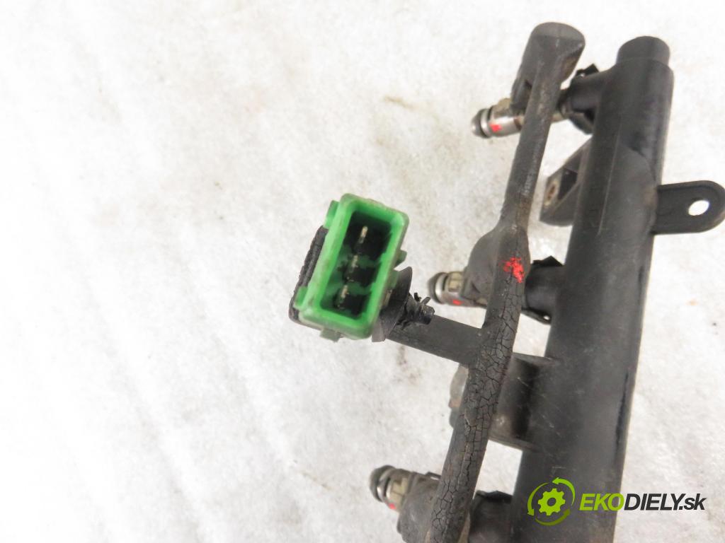 CITROEN SAXO (S0, S1) HB 1999 55,00 1.4 VTS 75 - KFX (TU3JP) 1360,00 Lišta vstrekovacia 9628982980C (Vstrekovacie lišty)