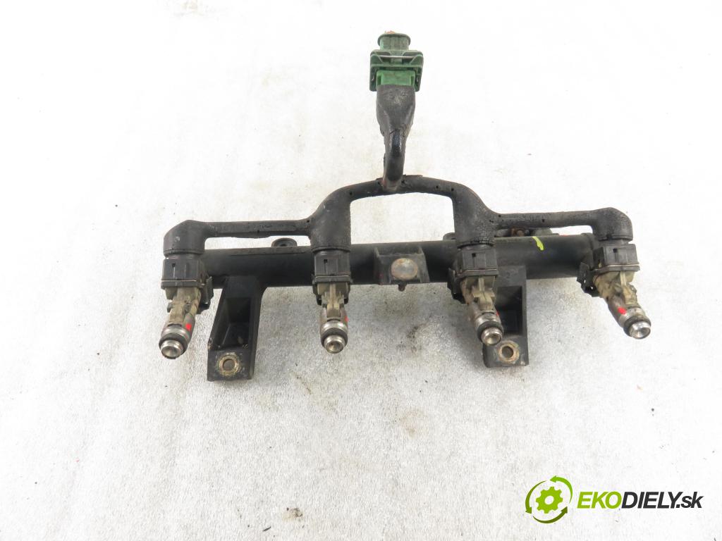 CITROEN SAXO (S0, S1) HB 1999 55,00 1.4 VTS 75 - KFX (TU3JP) 1360,00 Lišta vstrekovacia 9628982980C (Vstrekovacie lišty)