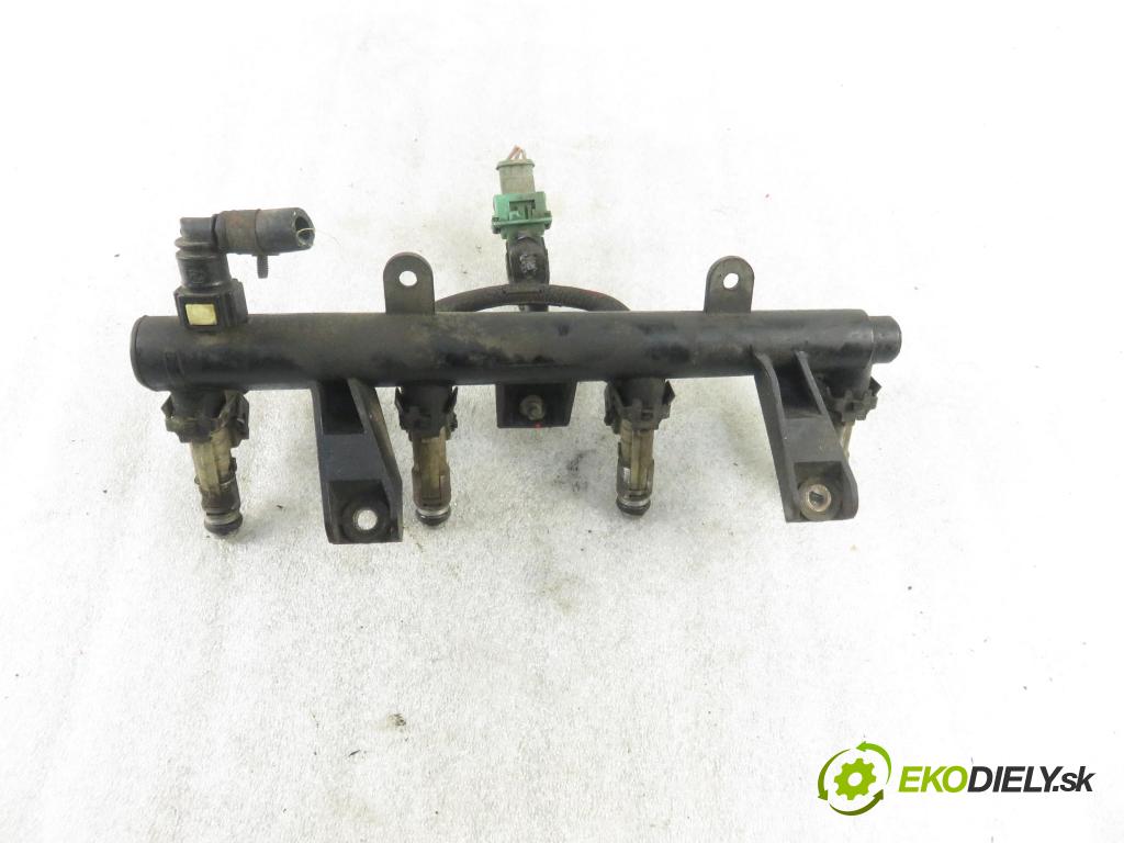 CITROEN SAXO (S0, S1) HB 1999 55,00 1.4 VTS 75 - KFX (TU3JP) 1360,00 Lišta vstrekovacia 9628982980C (Vstrekovacie lišty)