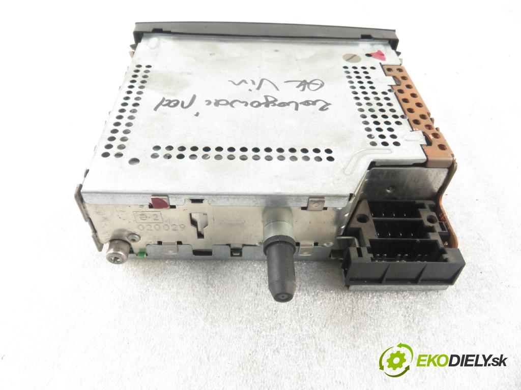 PEUGEOT 206 liftback (2A/C) HB 2002 80,00 1.6 16V - NFU (TU5JP4) 1587,00 RADIO CD 9645145977