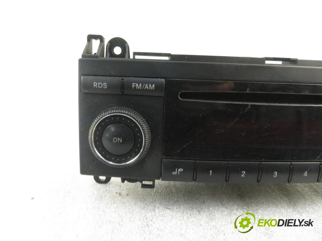 MERCEDES-BENZ KLASA A (W169) MINIVAN 2006 70,00 A 150 (169.031, 169.331) - M 266.920 1498,00 RADIO CD A1698200486
