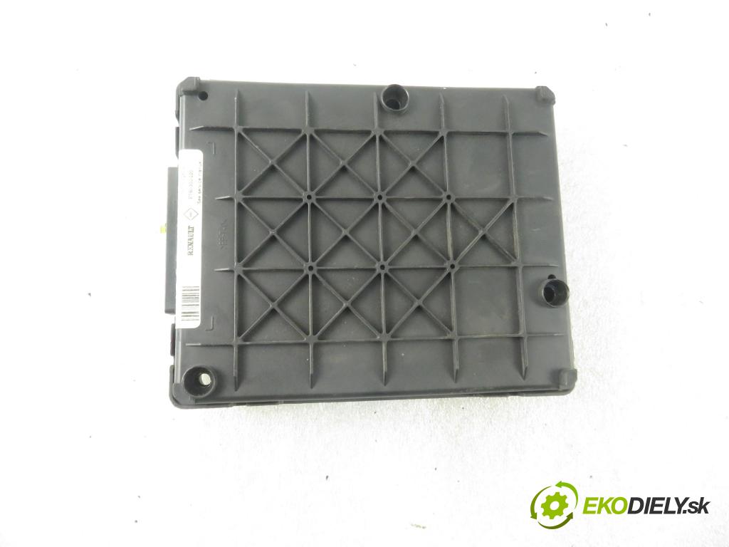 RENAULT SCENIC I (JA0/1_) MINIVAN 1999 79,00 1.6 16V 107 - K4M 700 1598,00 MODUL BSI 7700436246 ; S108502600A