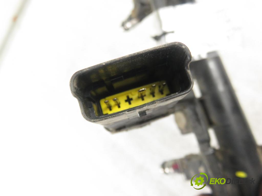 PEUGEOT 206 liftback (2A/C) HB 2003 440,00 1.1 i - HFX (TU1JP) 1124,00 Lišta vstrekovacia 9628982980D ; IPM002 (Vstrekovacie lišty)