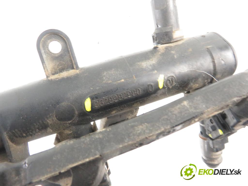 PEUGEOT 206 liftback (2A/C) HB 2003 440,00 1.1 i - HFX (TU1JP) 1124,00 Lišta vstrekovacia 9628982980D ; IPM002 (Vstrekovacie lišty)