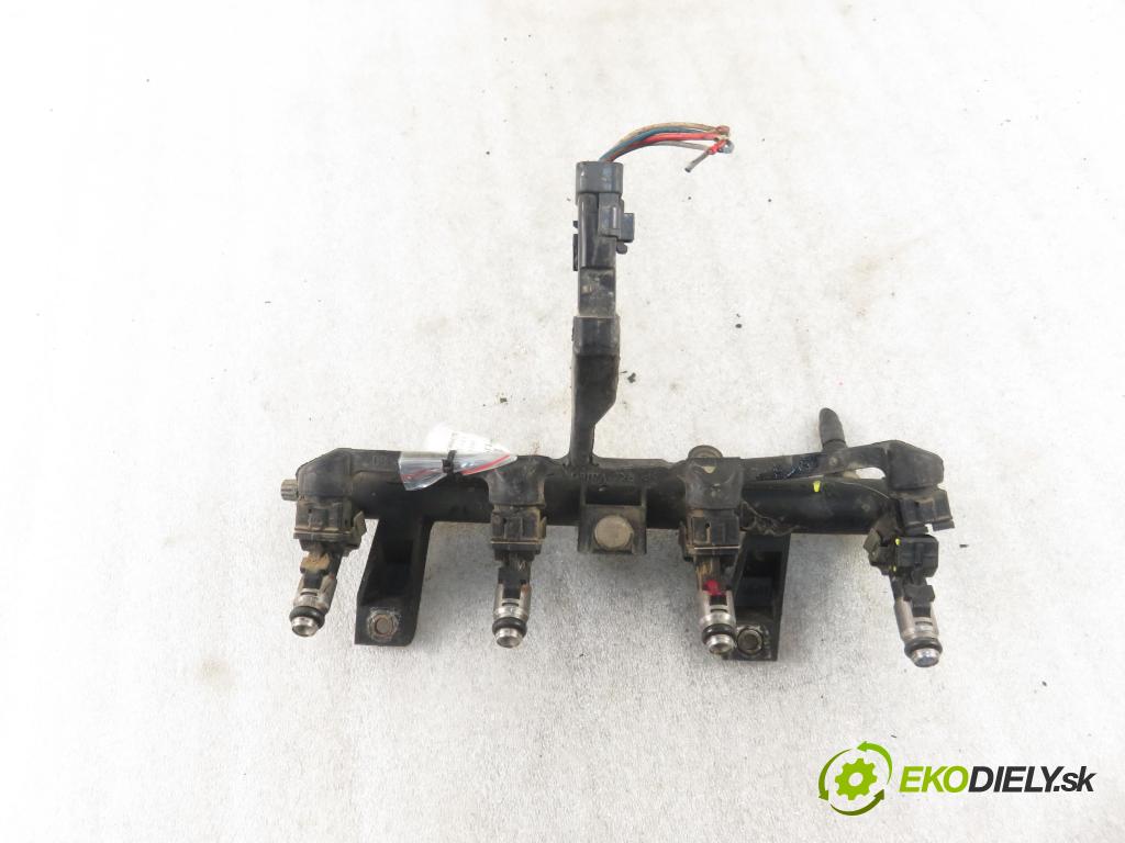 PEUGEOT 206 liftback (2A/C) HB 2003 440,00 1.1 i - HFX (TU1JP) 1124,00 Lišta vstrekovacia 9628982980D ; IPM002 (Vstrekovacie lišty)