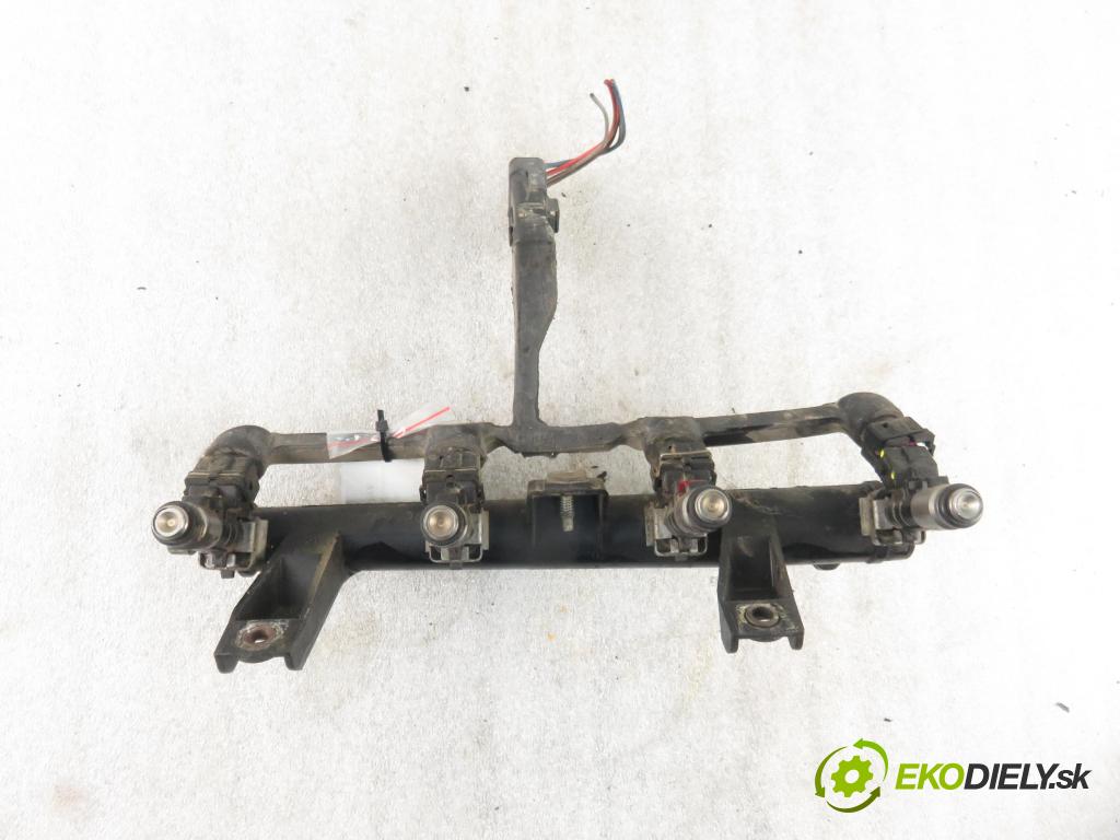 PEUGEOT 206 liftback (2A/C) HB 2003 440,00 1.1 i - HFX (TU1JP) 1124,00 Lišta vstrekovacia 9628982980D ; IPM002 (Vstrekovacie lišty)