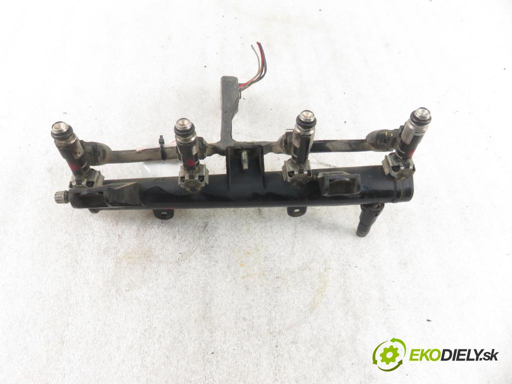 PEUGEOT 206 liftback (2A/C) HB 2003 440,00 1.1 i - HFX (TU1JP) 1124,00 Lišta vstrekovacia 9628982980D ; IPM002 (Vstrekovacie lišty)