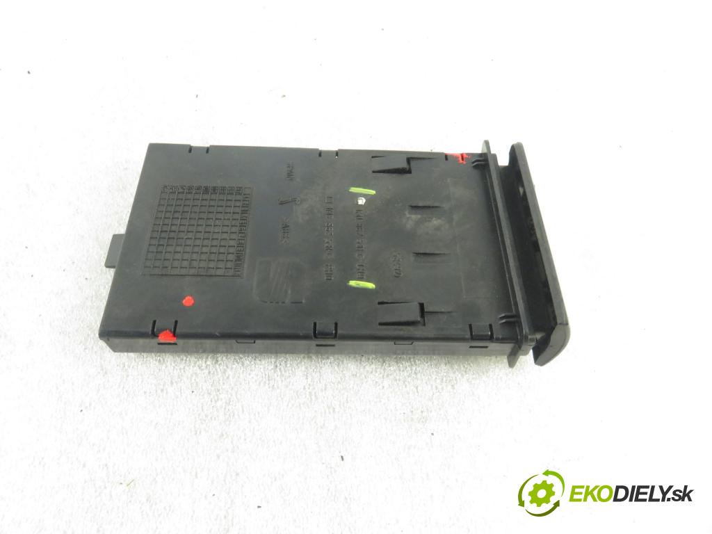 SEAT TOLEDO II (1M2) SEDAN 2001 92,00 1.8 20V 125 - AGN 1781,00 Držiak na nápoje 1M1862531C (Úchyty, držiaky na nápoje)