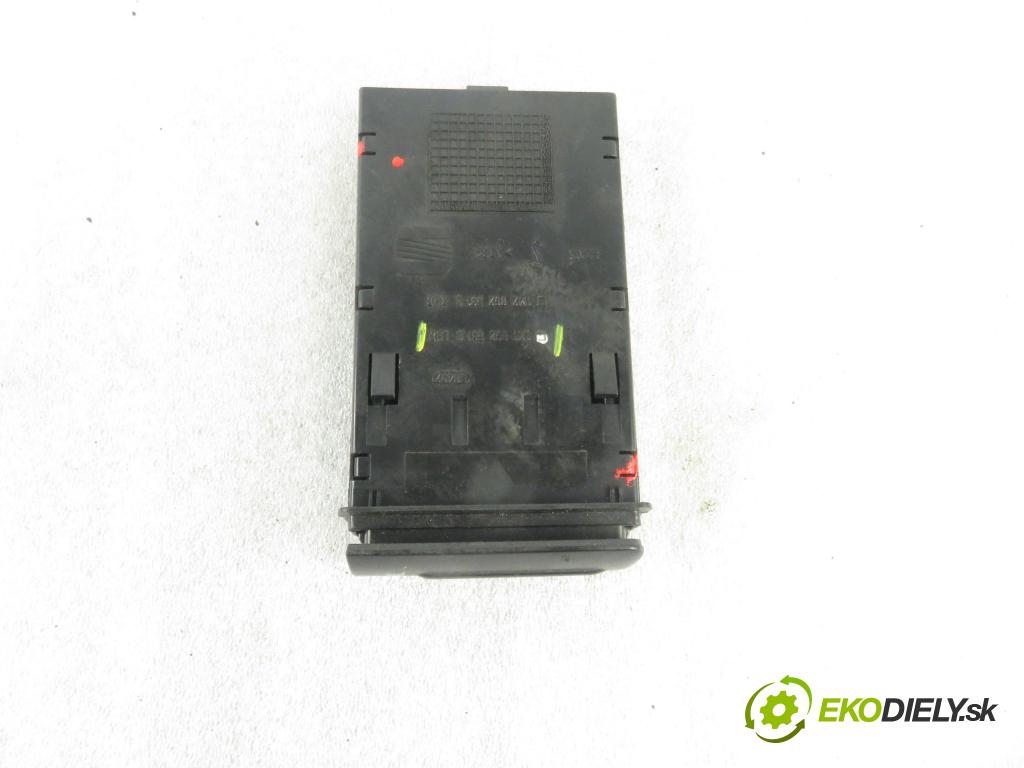 SEAT TOLEDO II (1M2) SEDAN 2001 92,00 1.8 20V 125 - AGN 1781,00 Držiak na nápoje 1M1862531C (Úchyty, držiaky na nápoje)