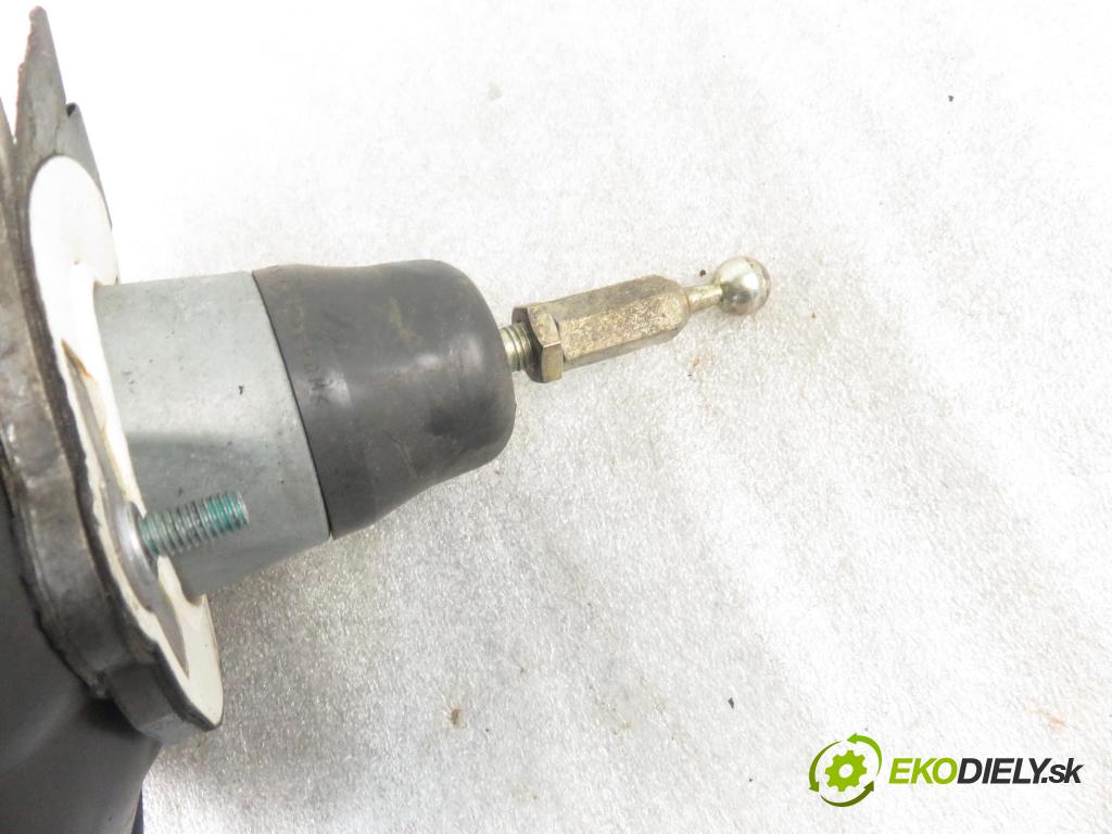 VW PASSAT B5.5 Variant (3B6) KOMBI 2002 110,00 1.8 T 20V - AWT 1781,00 Posilovač 8E0612105J (Servočerpadlá, pumpy riadenia)