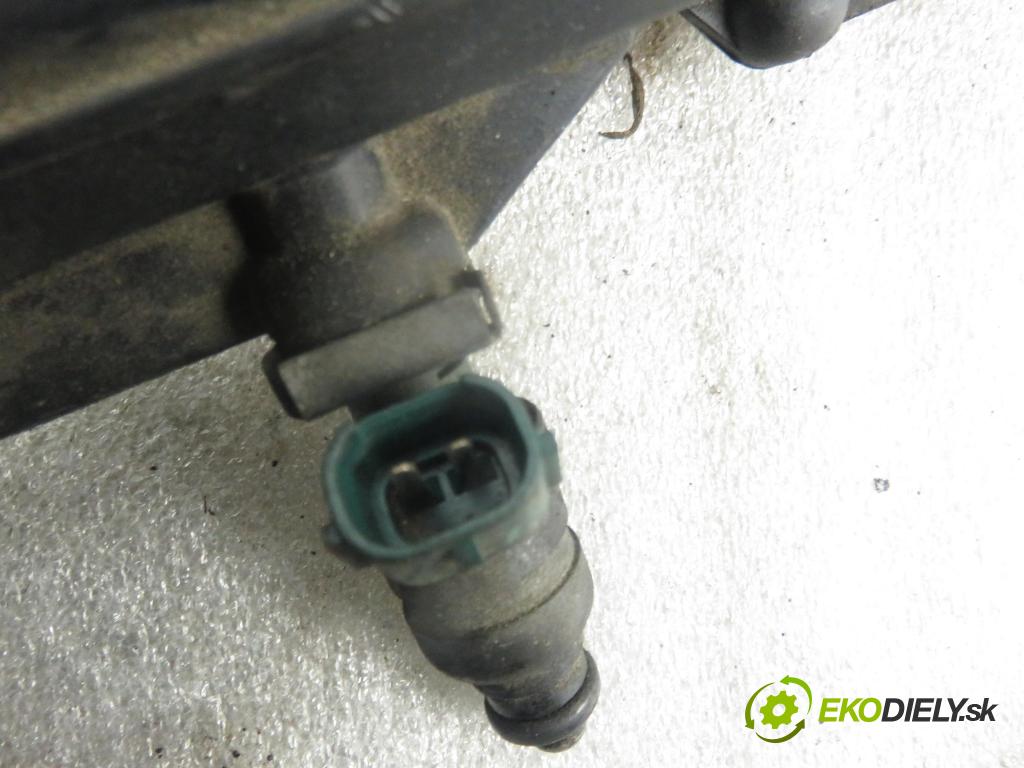 AUDI A3 (8L1) HB 2000 75,00 1.6 - AVU 1595,00 Lišta vstrekovacia 06A133317A ; 037906031AL (Vstrekovacie lišty)