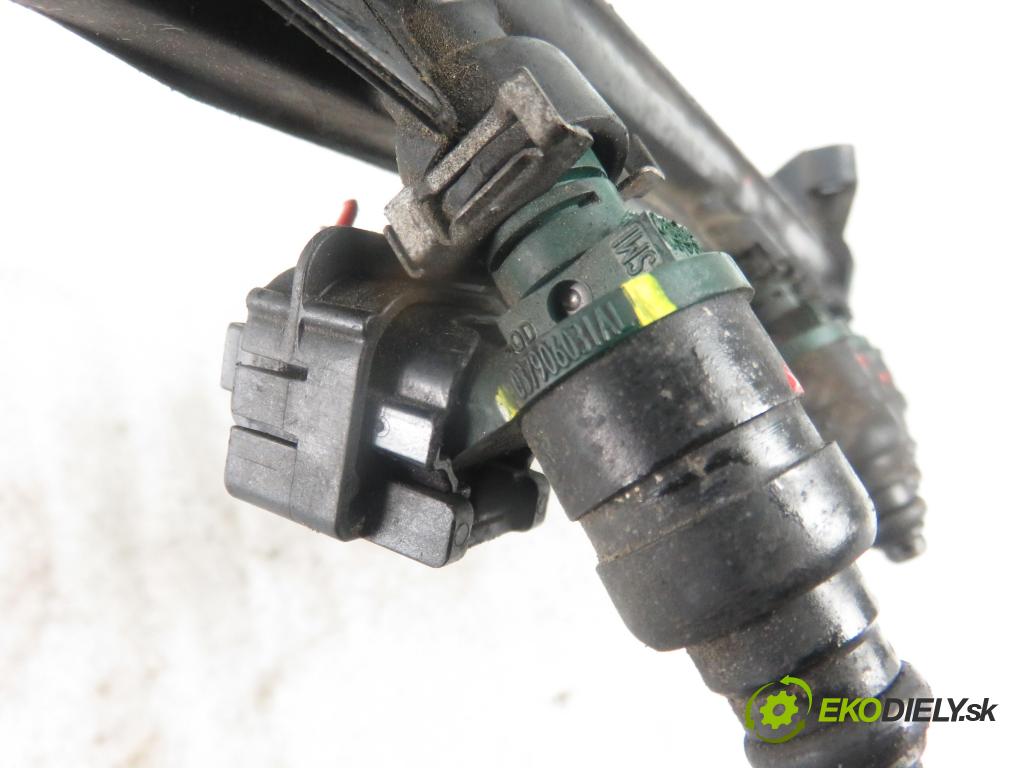 AUDI A3 (8L1) HB 2000 75,00 1.6 - AVU 1595,00 Lišta vstrekovacia 06A133317A ; 037906031AL (Vstrekovacie lišty)