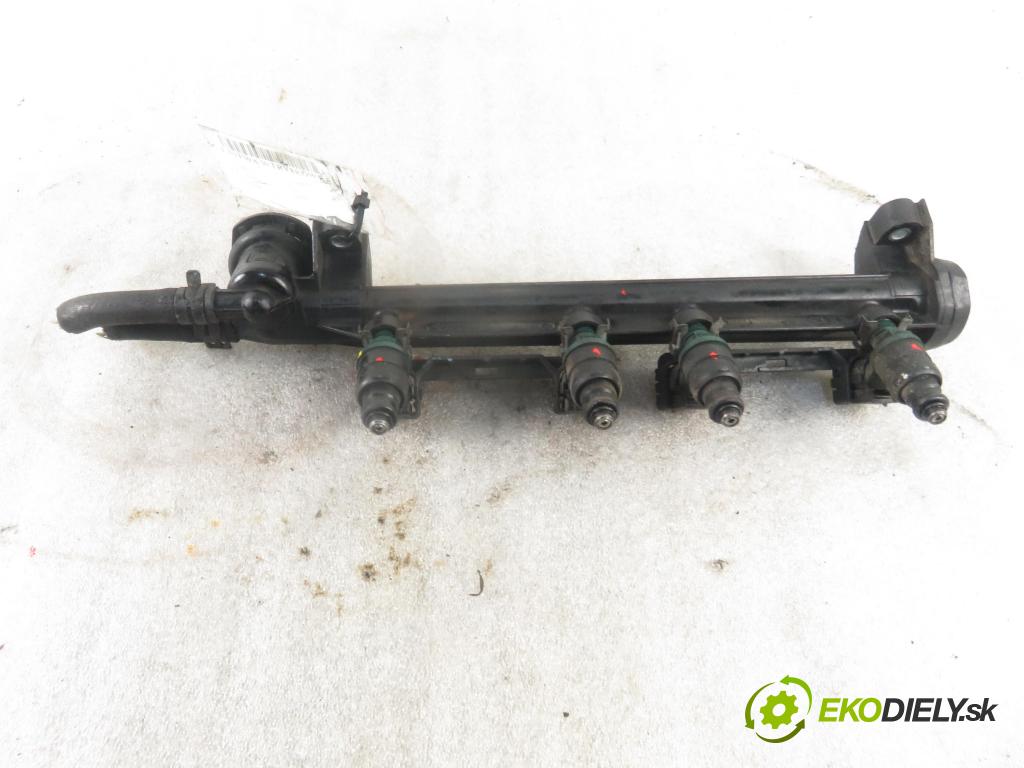 AUDI A3 (8L1) HB 2000 75,00 1.6 - AVU 1595,00 Lišta vstrekovacia 06A133317A ; 037906031AL (Vstrekovacie lišty)