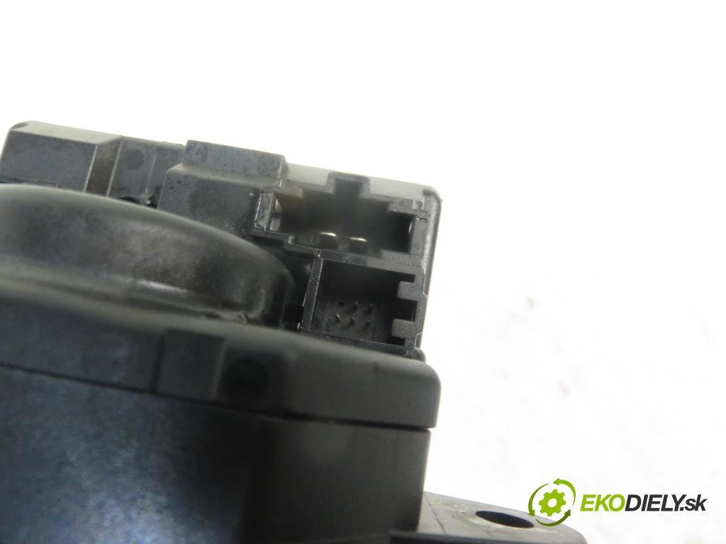 AUDI A6 (4F2, C6) SEDAN 2007 132,00 2.7 TDI 180 - BPP 2698,00 spinačka 4F0909131D ; 4F0910131D (Spínacie skrinky a kľúče)