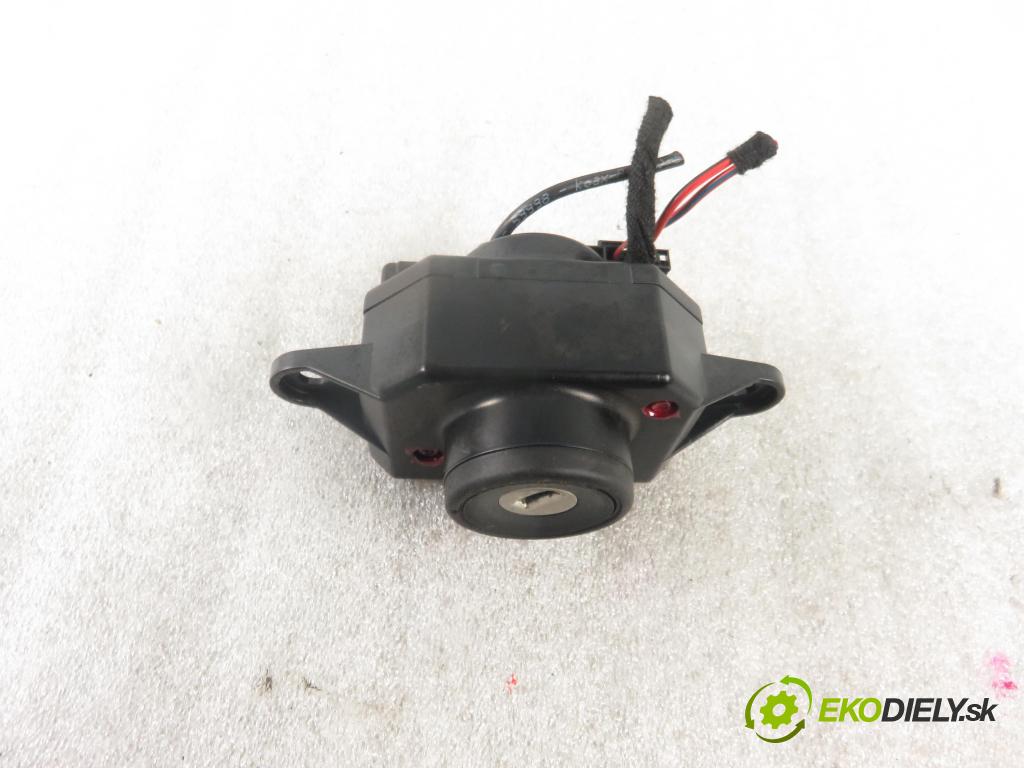 AUDI A6 (4F2, C6) SEDAN 2007 132,00 2.7 TDI 180 - BPP 2698,00 spinačka 4F0909131D ; 4F0910131D (Spínacie skrinky a kľúče)