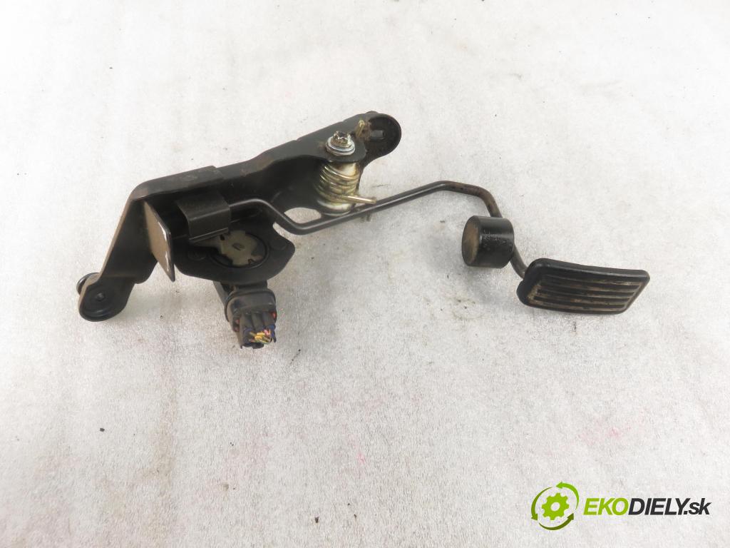 TOYOTA RAV 4 II (_A2_) SUV 2003 85,00 2.0 D-4D 4WD 116 - 1CD-FTV 1995,00 Potenciometer plynu 8928133010 (Pedále)