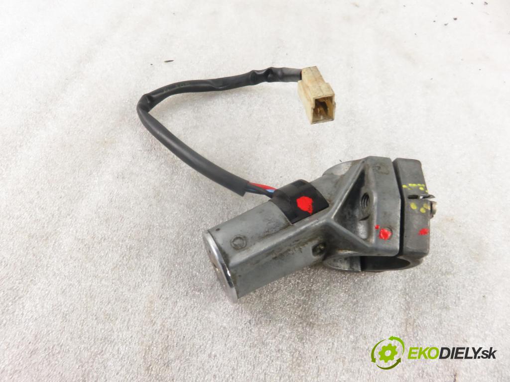 FIAT 126 (126_) FASTBACK 1984 17,00 650 - 126 A1.000 652,00 spinačka  (Spínacie skrinky a kľúče)