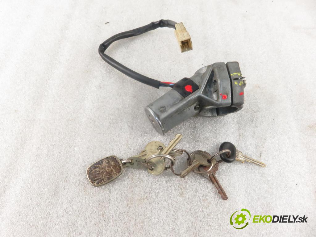 FIAT 126 (126_) FASTBACK 1984 17,00 650 - 126 A1.000 652,00 spinačka  (Spínacie skrinky a kľúče)