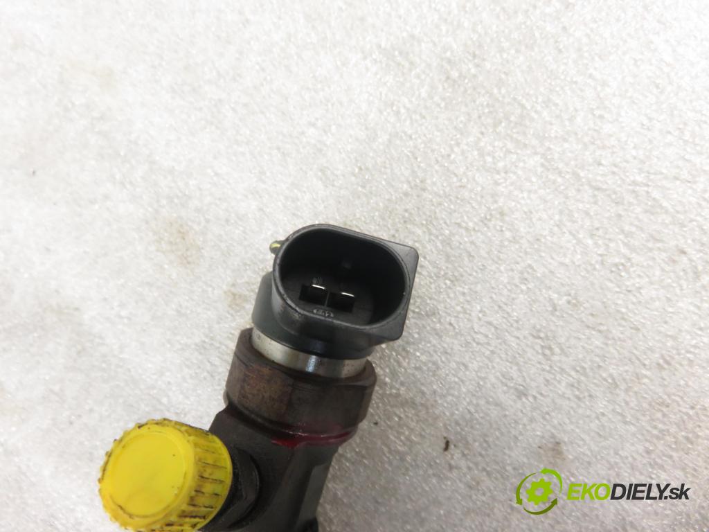 BMW 3 (E46) SEDAN 2002 110,00 320 d 150 - M47 D20 (204D4) 1995,00 vstrekovač 0445110080 ; 7788609 (Vstrekovač paliva)