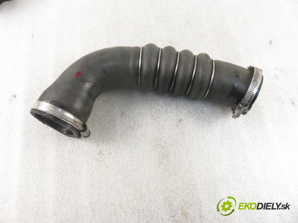 AUDI A6 (4F2, C6) SEDAN 2007 132,00 2.7 TDI 180 - BPP 2698,00 Rúra intercoolera turba 4F0145738F
