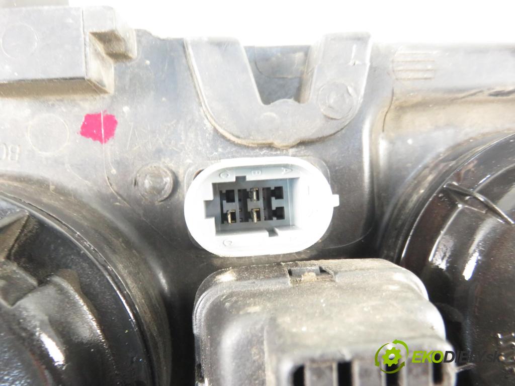 RENAULT SCENIC I (JA0/1_) MINIVAN 1999 79,00 1.6 16V 107 - K4M 700 1598,00 Svetlo PP 7700432097 ; 7701047600